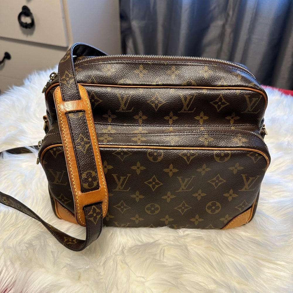 Louis Vuitton Nile messenger bag